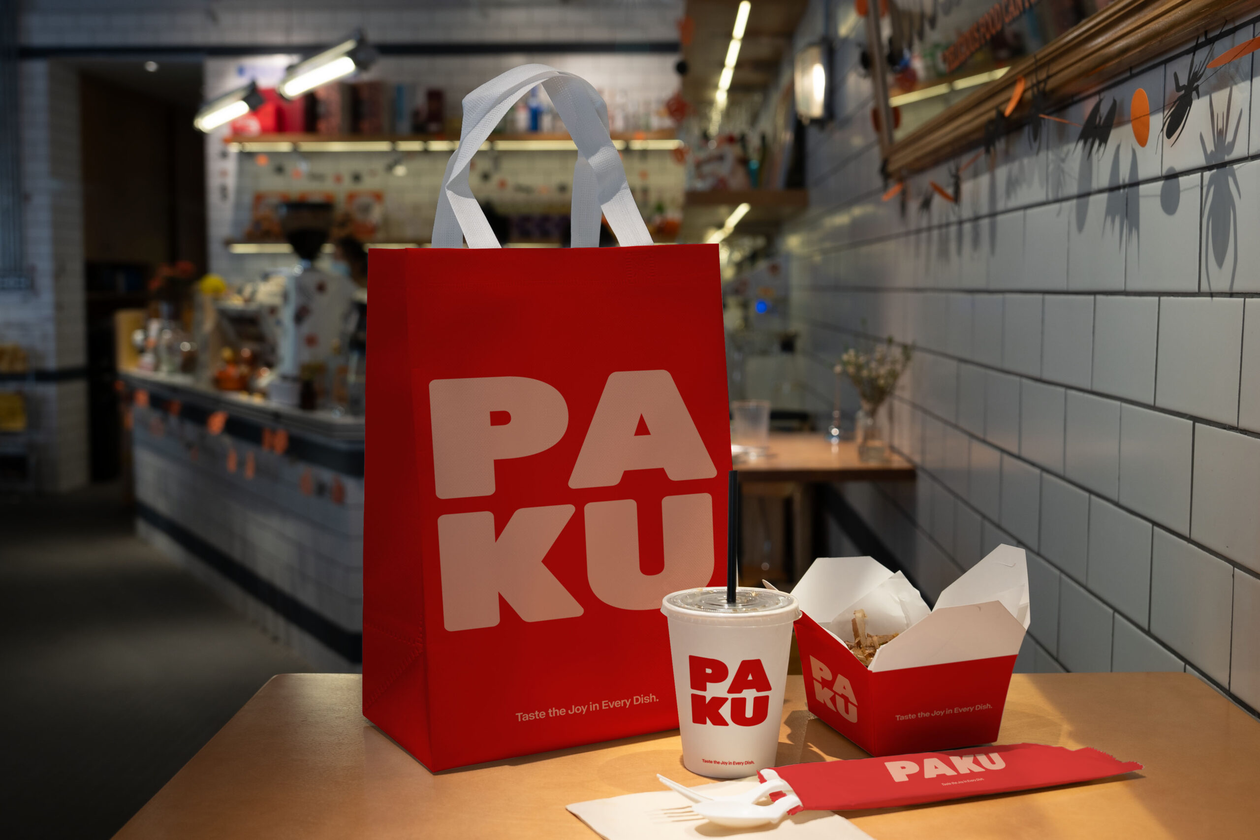 Paper Bags vs. Non-Woven Bags: Which is the Best Choice for Your Business?