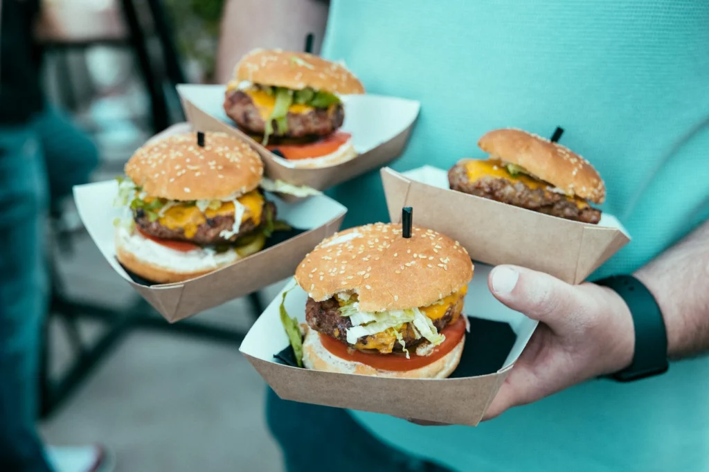 burger-with-custom-food-packaging
