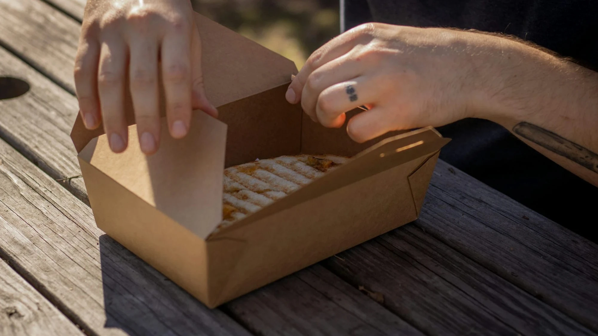 How Custom Food Packaging Keeps Takeaway Food Hot