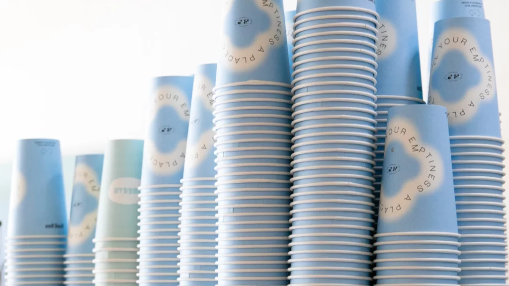 custom-paper-hot-cups-with-lids