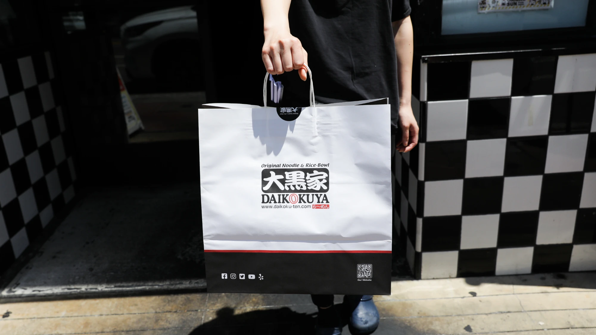 How to Choose the Best Custom Paper Bags for Your Takeout Orders