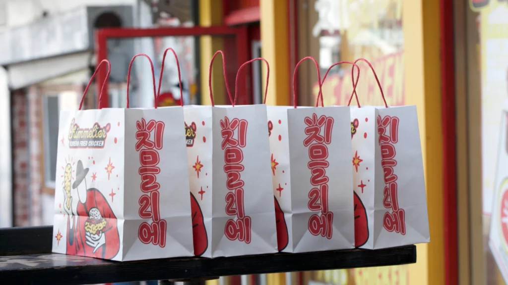 designing_custom_paper_bags_that_reflect_your_brand