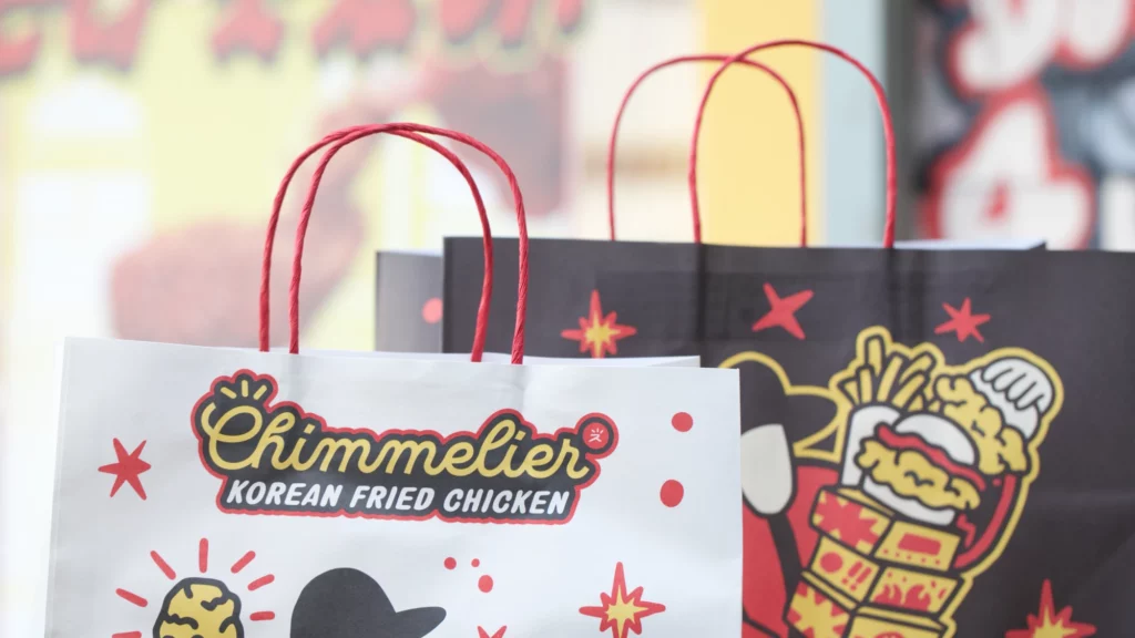 custom-paper-bags-with-handles-designed-for-functionality-and-comfort