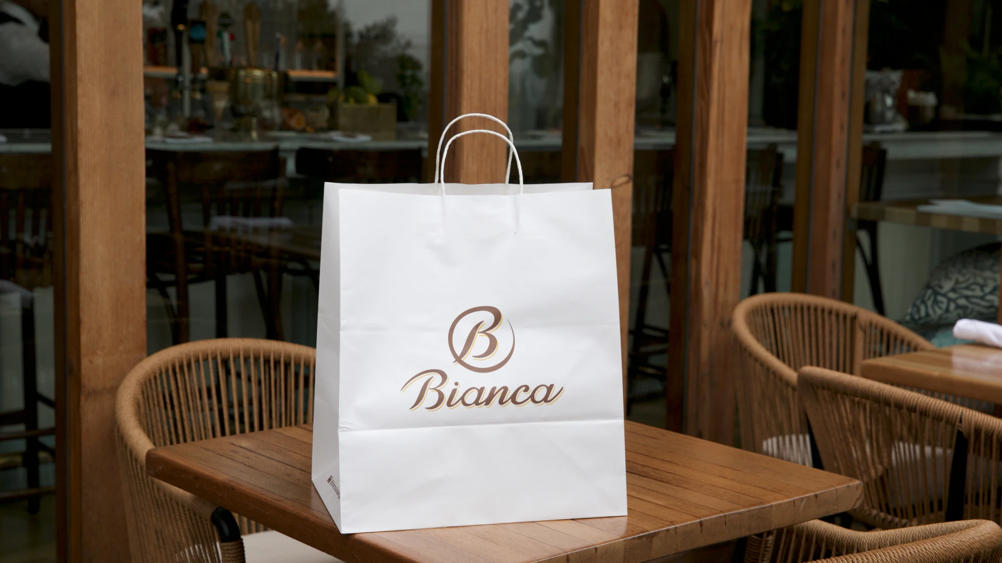 How Custom Paper Bags with Handles Can Improve Customer Experience
