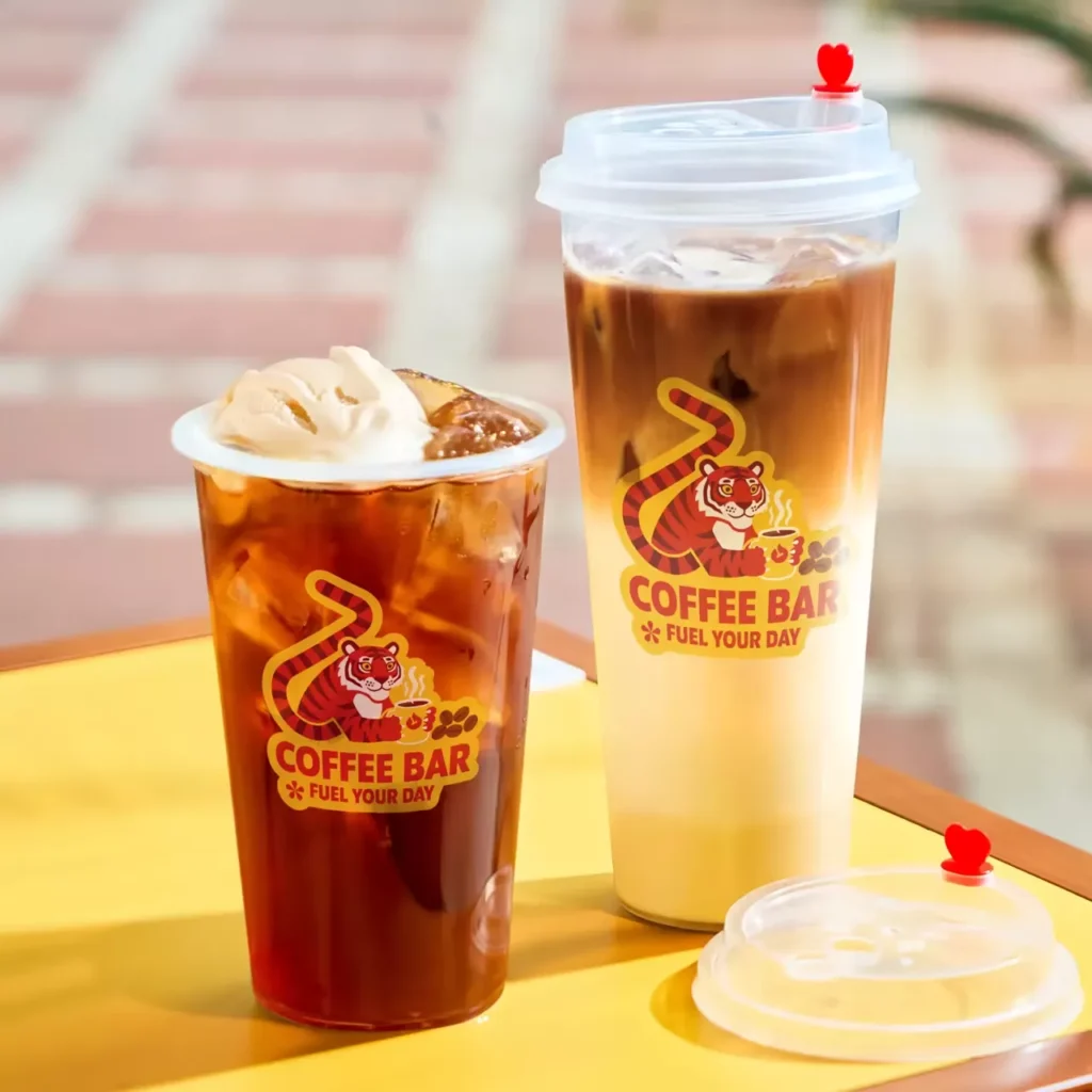 Disposable bubble tea and coffee cups for delivery - leak-proof lidded takeout cups for iced coffee and bubble tea drinks